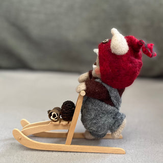 Ullnåla figur Oliver med sparken