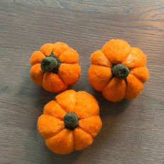 Woolen needle figurine - Pumpkin 6.5 - 8 cm in diameter
