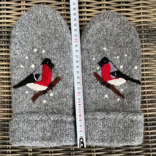 Ullnåla Votter Dompap, Mørk grå